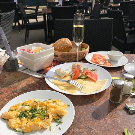 Roberts Cafe