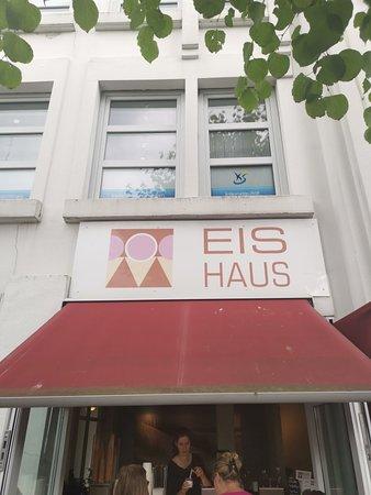Eishaus