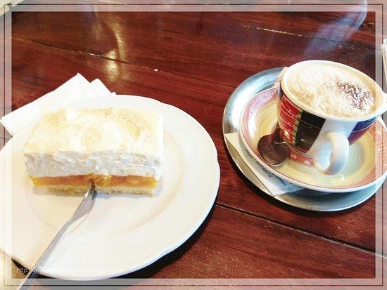 Gino's Cafe Bar