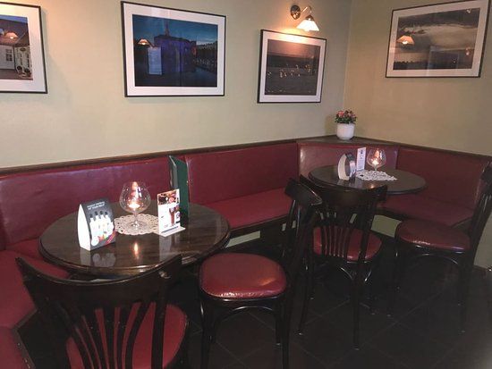 Bistro Cage